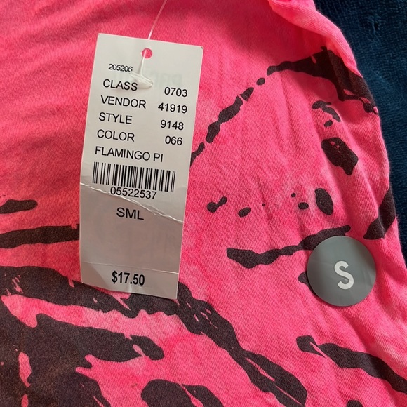 NWT Splotchy Pink Nollie V-neck with Tiger Graphic Print - Picture 4 of 7